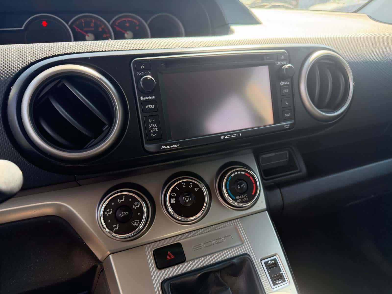 Used 2014 Scion xB FWD image 7