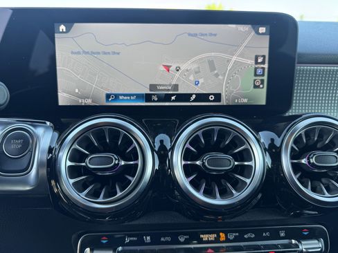 Used 2023 Mercedes-Benz EQB 300 4MATIC image 28