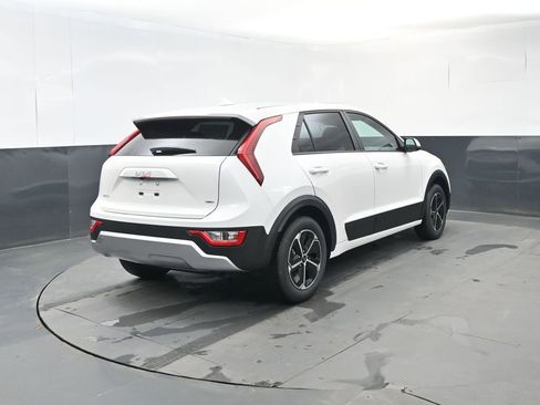 New 2026 Kia Niro LX image 5
