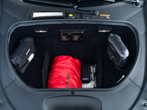 Used 2022 Ferrari F8 Tributo RWD image 38