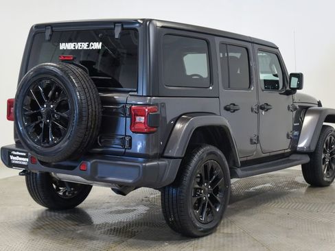 Used 2021 Jeep Wrangler Unlimited Sahara w/ Cold Weather Group AWD/4WD image 11