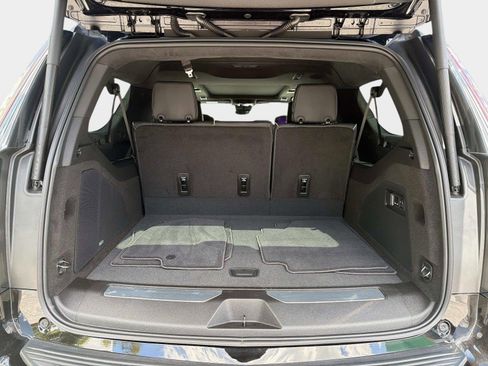 Used 2026 Cadillac Escalade ESV Platinum Sport w/ LPO, ONYX Package AWD/4WD image 30