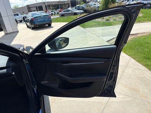 Used 2023 MAZDA MAZDA3 s FWD image 23