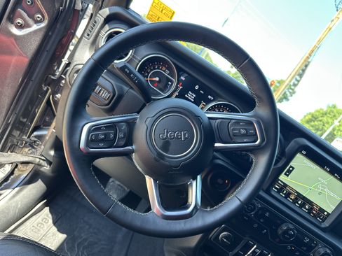 Used 2018 Jeep Wrangler Unlimited Sahara AWD/4WD image 25