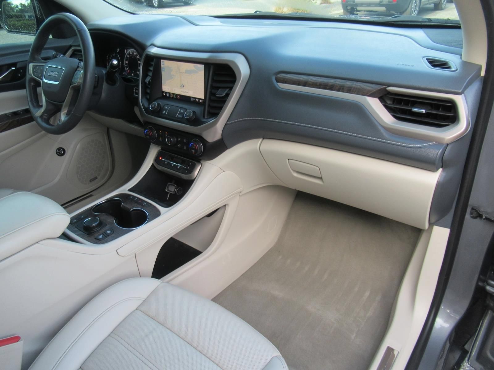 Used 2021 GMC Acadia Denali w/ Denali Technology Package FWD image 11