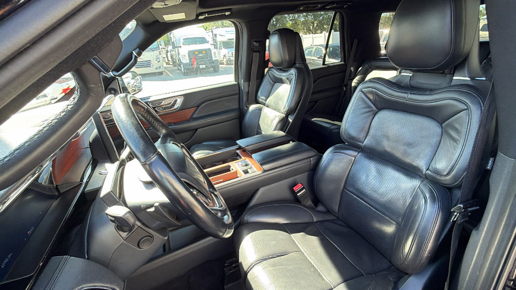 Used 2023 Lincoln Navigator Reserve RWD image 22