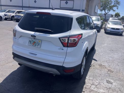 Used 2017 Ford Escape SE AWD/4WD image 16