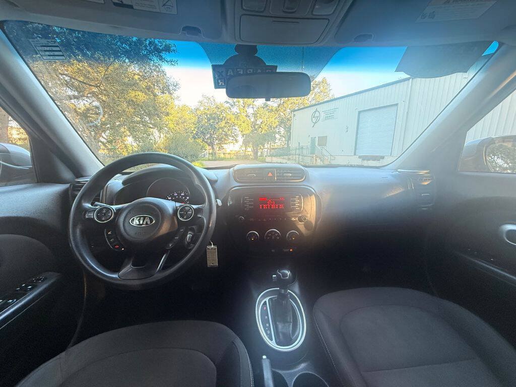 Used 2014 Kia Soul FWD image 12