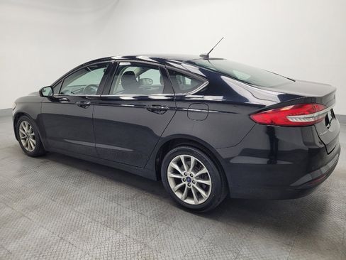 Used 2017 Ford Fusion SE w/ Fusion SE Technology Package FWD image 3