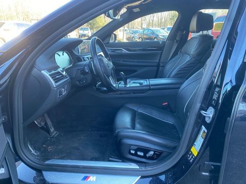 Used 2019 BMW 750i xDrive image 12