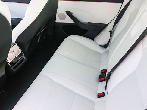 Used 2025 Tesla Model 3 Long Range image 19