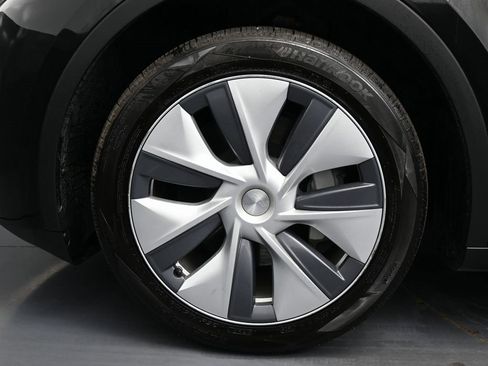 Used 2023 Tesla Model Y Long Range image 8