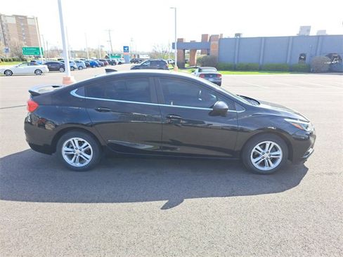 Used 2017 Chevrolet Cruze LT w/ Convenience Package image 6