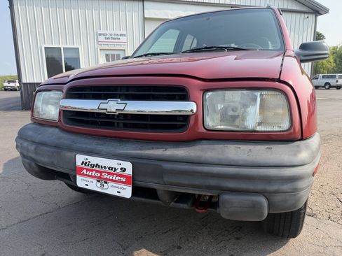 Used 2000 Chevrolet Tracker 4WD w/ Preferred Equipment Group 2 image 7