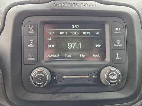Used 2017 Jeep Renegade Latitude FWD image 21