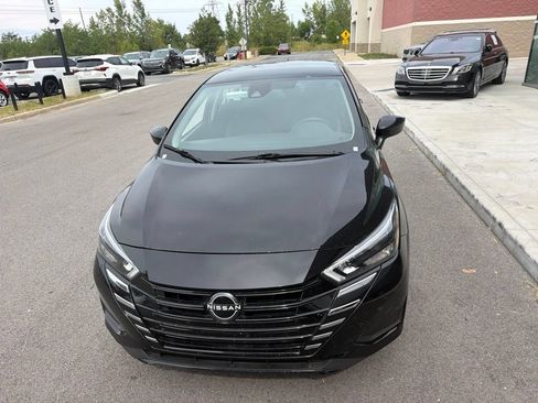Used 2025 Nissan Versa SV FWD image 2