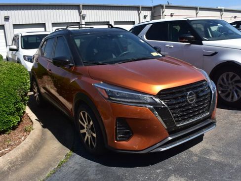 Used 2021 Nissan Kicks SR w/ SR Premium Package FWD image 3