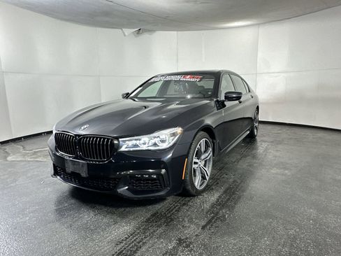 Used 2019 BMW 750i w/ Executive Package image 6