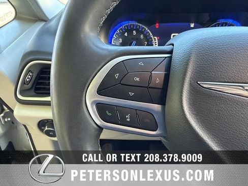Used 2023 Chrysler Pacifica Touring-L FWD image 25