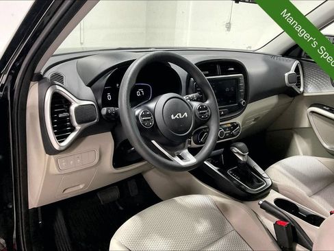 Used 2025 Kia Soul LX w/ LX Technology Package FWD image 16