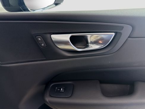 Used 2025 Volvo XC60 B5 Plus image 31