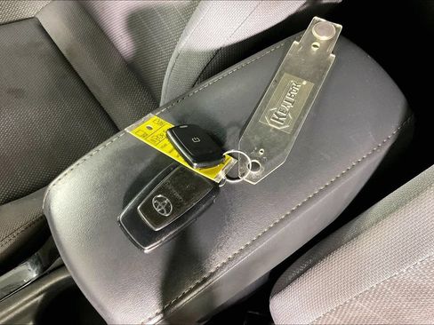 Used 2022 Toyota Corolla SE FWD image 12