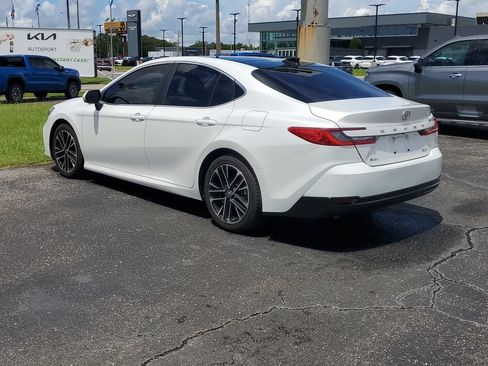 Used 2025 Toyota Camry XLE w/ Premium Plus Package FWD image 3