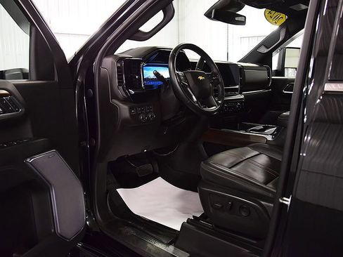 Used 2024 Chevrolet Silverado 2500 High Country w/ Z71 Off-Road Package AWD/4WD image 17