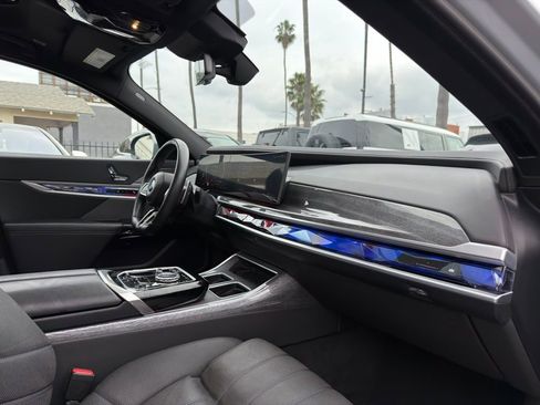 Used 2023 BMW 760i xDrive w/ Executive Package image 31