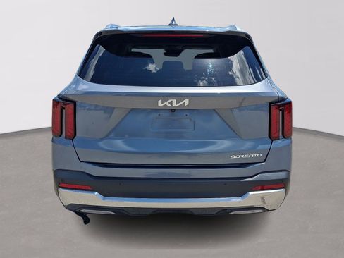 Used 2024 Kia Sorento S FWD image 5