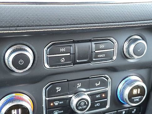 Used 2024 GMC Yukon SLT image 31