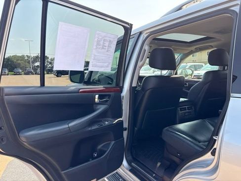 Used 2011 Lexus LX 570 4WD image 28