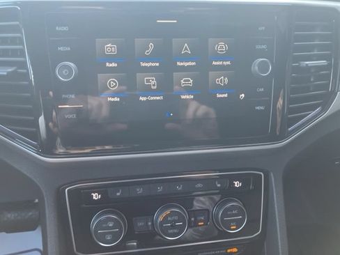 Used 2023 Volkswagen Atlas Cross Sport SE AWD/4WD image 38