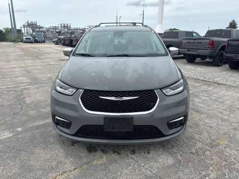 Used 2021 Chrysler Pacifica Limited w/ Premium & Safety Sphere Group AWD/4WD image 2