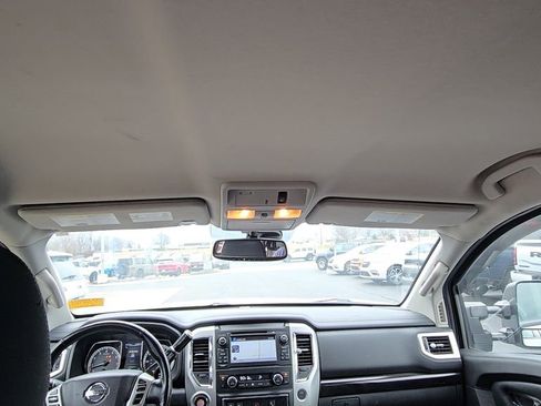 Used 2018 Nissan Titan SV w/ SV Convenience Package image 22