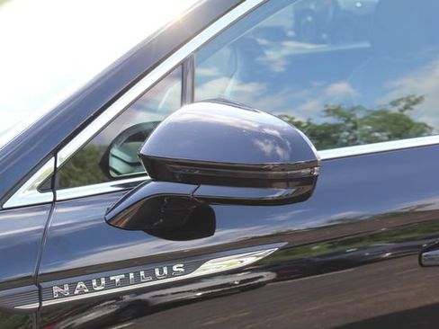 Used 2023 Lincoln Nautilus Reserve w/ Equipment Group 202A AWD/4WD image 13