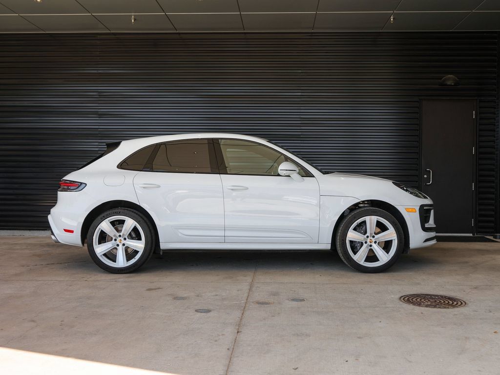 Certified 2026 Porsche Macan AWD/4WD image 8