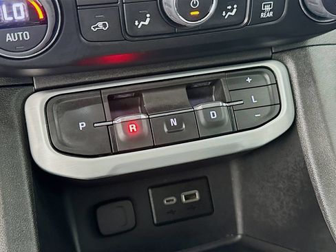 Certified 2023 GMC Acadia SLE FWD image 17