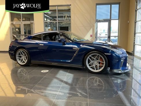 Used 2014 Nissan GT-R Premium image 1