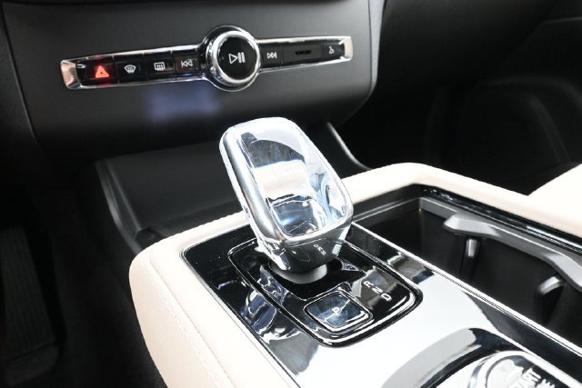 New 2027 Volvo XC90 B5 Plus AWD/4WD image 13