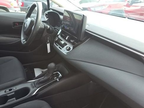 Used 2025 Toyota Corolla LE FWD image 28