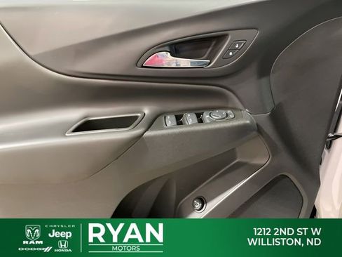 Used 2024 Chevrolet Equinox LT AWD/4WD image 10