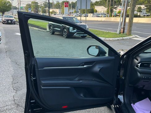 Used 2022 Toyota Camry SE w/ Carpet Mat Package (TMS) FWD image 14