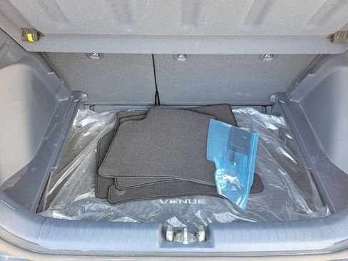 Used 2020 Hyundai Venue FWD image 7