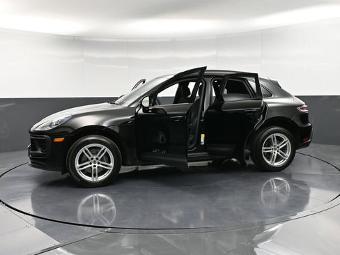 Used 2022 Porsche Macan image 36