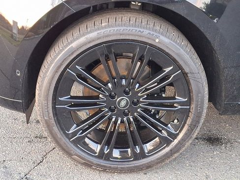 New 2025 Land Rover Range Rover SE image 6