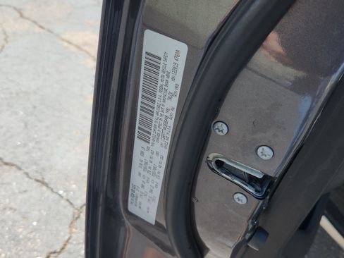 Used 2019 RAM 1500 Classic SLT AWD/4WD image 17