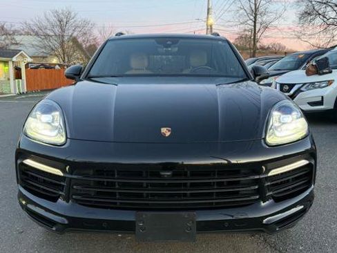 Used 2019 Porsche Cayenne Base image 2