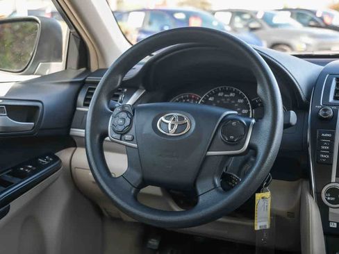 Used 2012 Toyota Camry LE FWD image 12