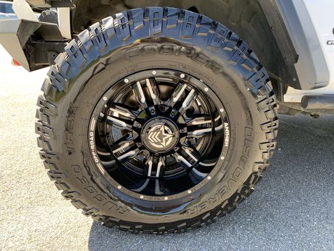 Used 2020 Jeep Gladiator Sport w/ Quick Order Package 24S AWD/4WD image 50